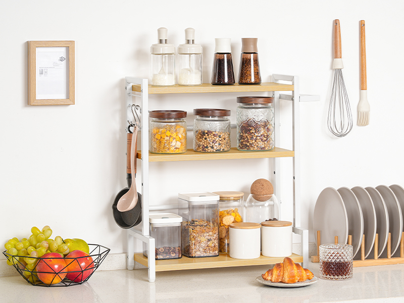 3-رف توابل من الطبقة مع 3 السنانير وحامل السكاكين, منظم المطبخ كونترتوب, تخزين متعدد الوظائف للتوابل, أواني, مناسبة للمطبخ, غرفة العشاء, حمام, خشب & أبيض