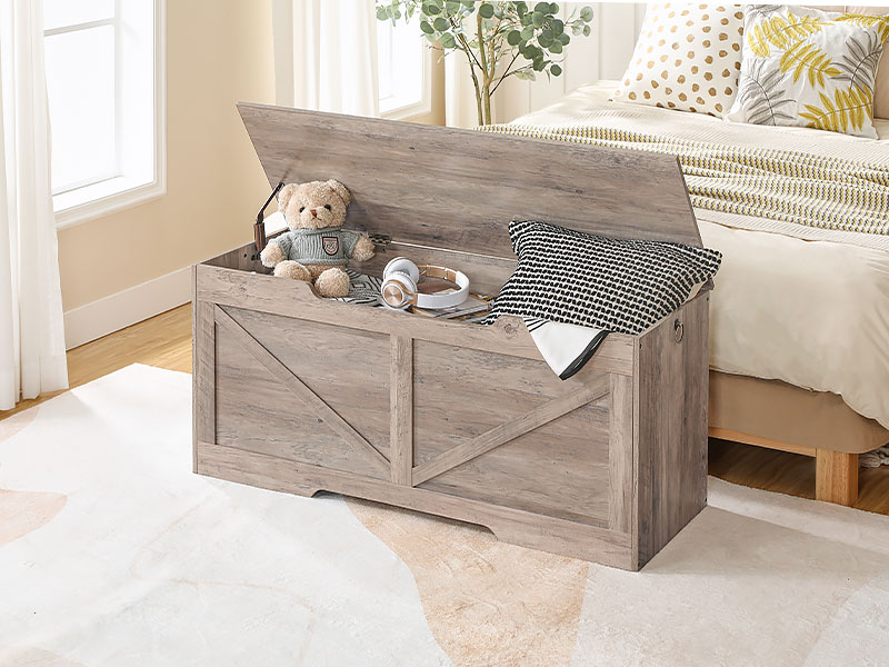 Banc de rangement HOOBRO, 43.3" Coffre de rangement rétro en bois avec poignée découpée en forme de U, Charnière de sécurité, Les soutiens 220 lb et assemblage facile pour organisateur de coffre à jouets (Gris)