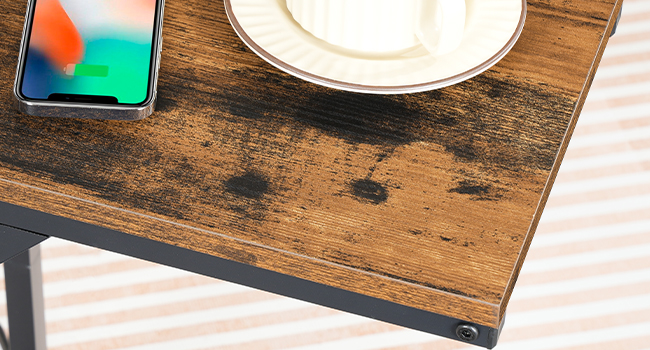 C-vormige bijzettafel, SOFA -tafel met laadstation, laptoptabel voor bank, 2 USB -poorten 2 AC -verkooppunten, smal nachtkastje met kracht, woonkamer, slaapkamer, Rustiek bruin en zwart