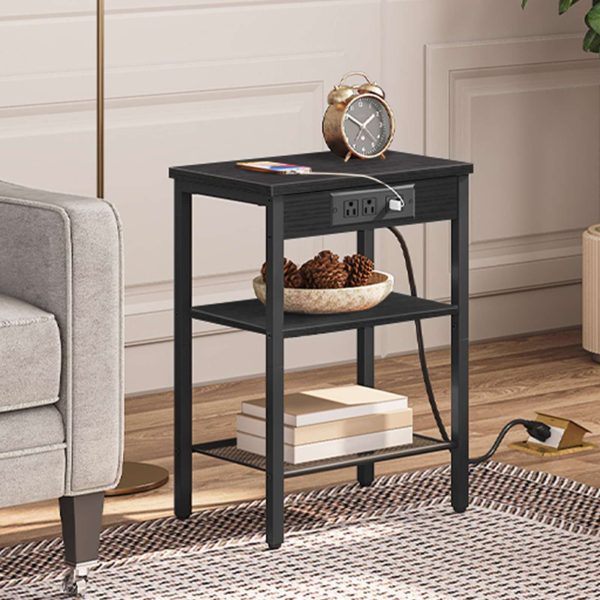 Black End Table with Charging Station and USB Ports, 3-Etagen-Nachttisch mit verstellbarer Ablage, Schmaler Beistelltisch für kleine Räume, Geeignet für Wohnzimmer, Schlafzimmer und Balkon