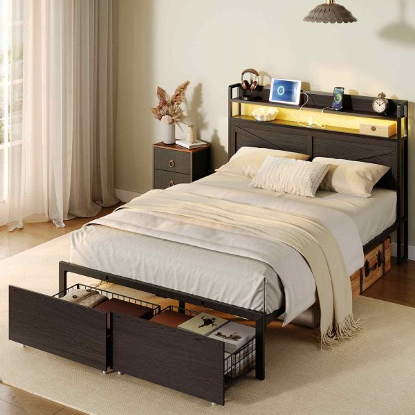 Sort fuld størrelse metal platform sengestel, LED-seng i industriel stil med ladestations sengegavl og 2 Opbevaringsskuffer ved fodplade, Ingen boksfjeder påkrævet