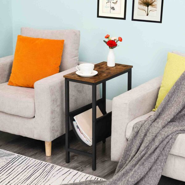 schmaler Lampentisch, Beistelltisch für kleine Räume, Schlanker Nachttisch mit Magazinhalter, Moderner dünner Sofa -Tisch, Breite Nachttisch, Snack -Couchtisch, rustikalbraun und schwarz