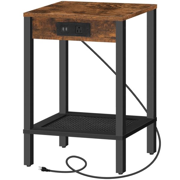 Side Table mat Opluedstatioun, Enn Dësch Equipéiert mat USB Häfen an AC Outlet, Nuetsstand mat Späichere Regal, Faux Rattan Dekoratioun, Suitable for Living Room and Bedroom, Rustikal Braun & Schwaarz