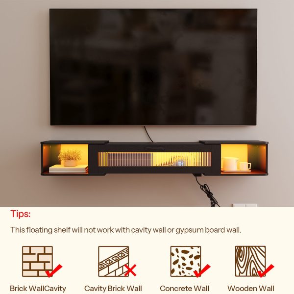 140خزانة تلفزيون عائمة مثبتة على الحائط مع محطة شحن, شريط LED ملون, 3 المنافذ القياسية و 2 منافذ يو اس بي, متوافق مع أجهزة التلفاز حتى 65 بوصة, أسود