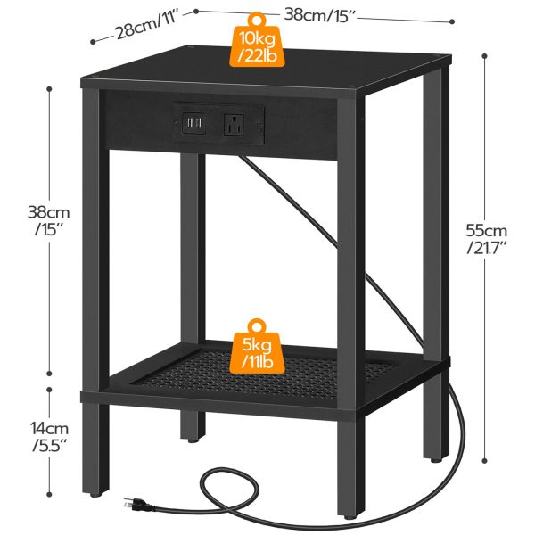 Table d'appoint avec station de recharge (Ensemble de 2), Table de bout équipée de ports USB et d'une prise secteur, Table de nuit avec étagère de rangement à 2 niveaux, Décoration en faux rotin, Convient aux petits espaces, Noir
