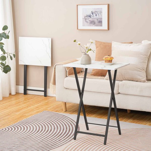 Sammenleggbare TV-brett (Sett med 2), Multifunksjonelle sidebord for små rom, Bærbar snack & Bærbare bord for sofasidebruk, Stabil metallramme, Rombesparende design, Marmor mønster & Svart finish