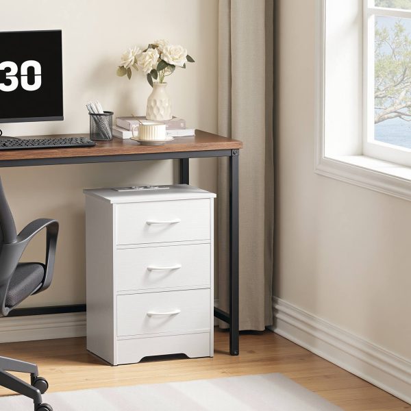 Sengbord med opladningsstation, Slim Side Table with 3 Ikke-vævede stofskuffer, Sofa Sidebord Udstyret med 2 Stikkontakter, 1 USB-A og 1 Type-C-port, Velegnet til stue og soveværelse, Hvid