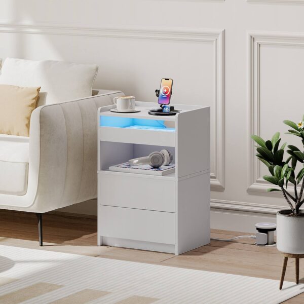 Wit nachtkastje met laadstation, Eindtafel met 20-kleuren LED-lichten, Nachtkastje met 1 AC -uitlaat, 2 USB-poorten, 3 Laden voor slaapkamer, Woonkamer, Studie, Thuiskantoor