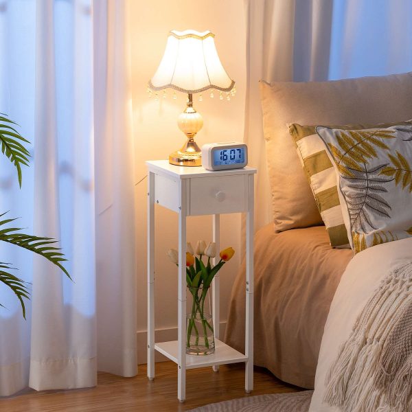 Sada 2 Biele tenké nočné stolíky, Vysoký úzky nočný stolík so zásuvkou, Príručný stolík s kovovým rámom, Vhodné pre Malé priestory