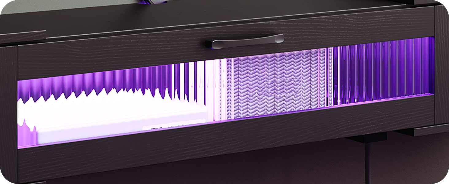 140خزانة تلفزيون عائمة مثبتة على الحائط مع محطة شحن, شريط LED ملون, 3 المنافذ القياسية و 2 منافذ يو اس بي, متوافق مع أجهزة التلفاز حتى 65 بوصة, أسود