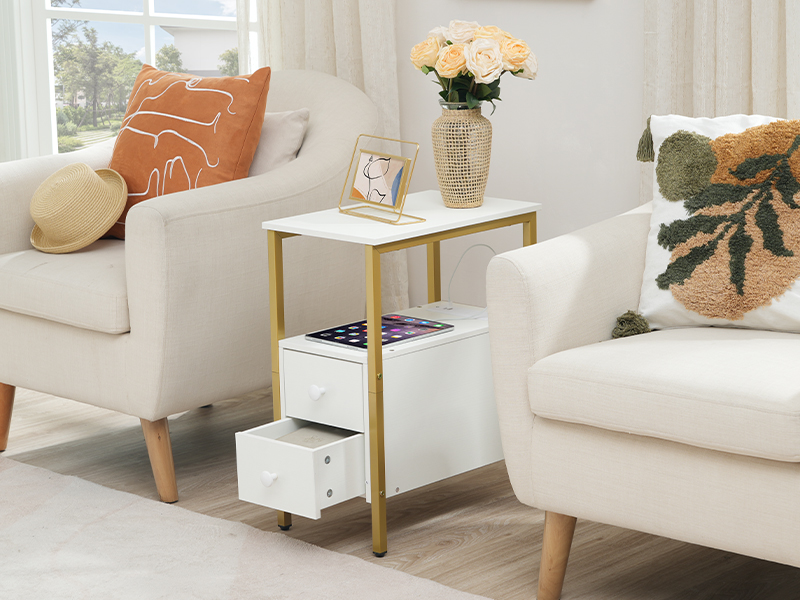 endebord med ladestation, smal sidebord med 2 skuffe & USB -porte & stikkontakter, natbord til små rum, stabil og robust, til stue, soveværelse, guld og hvid