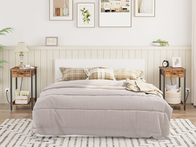 koncový stolík s nabíjacou stanicou