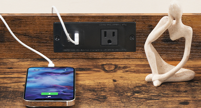 منضدة مع محطة شحن