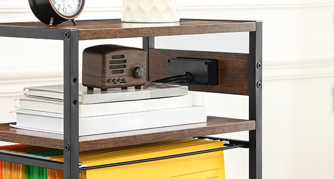 Parte superior espaciosa Lo suficientemente amplia para varios suministros de oficina..