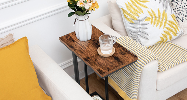 taobh -tábla C múnlaithe, tábla deiridh tolg, tábla sneaiceanna caife ríomhaire glúine, le haghaidh spás beag, seomra suí, seomra codlata, caollach, caol, ard, Troscán Accent Ad Wood le Fráma Miotail, donn tuaithe