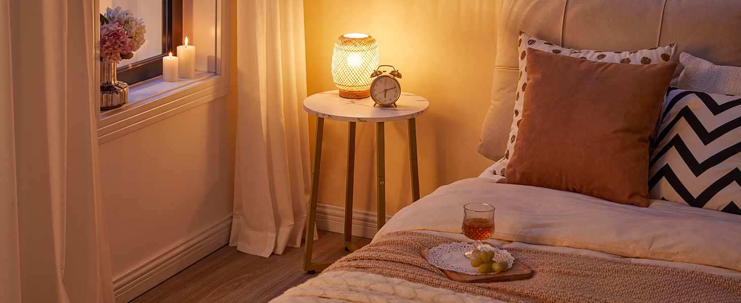 Kulatý odkládací stolek z mramoru a zlata