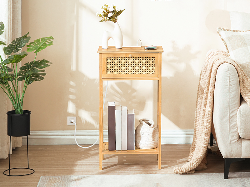 Висока тумбочка