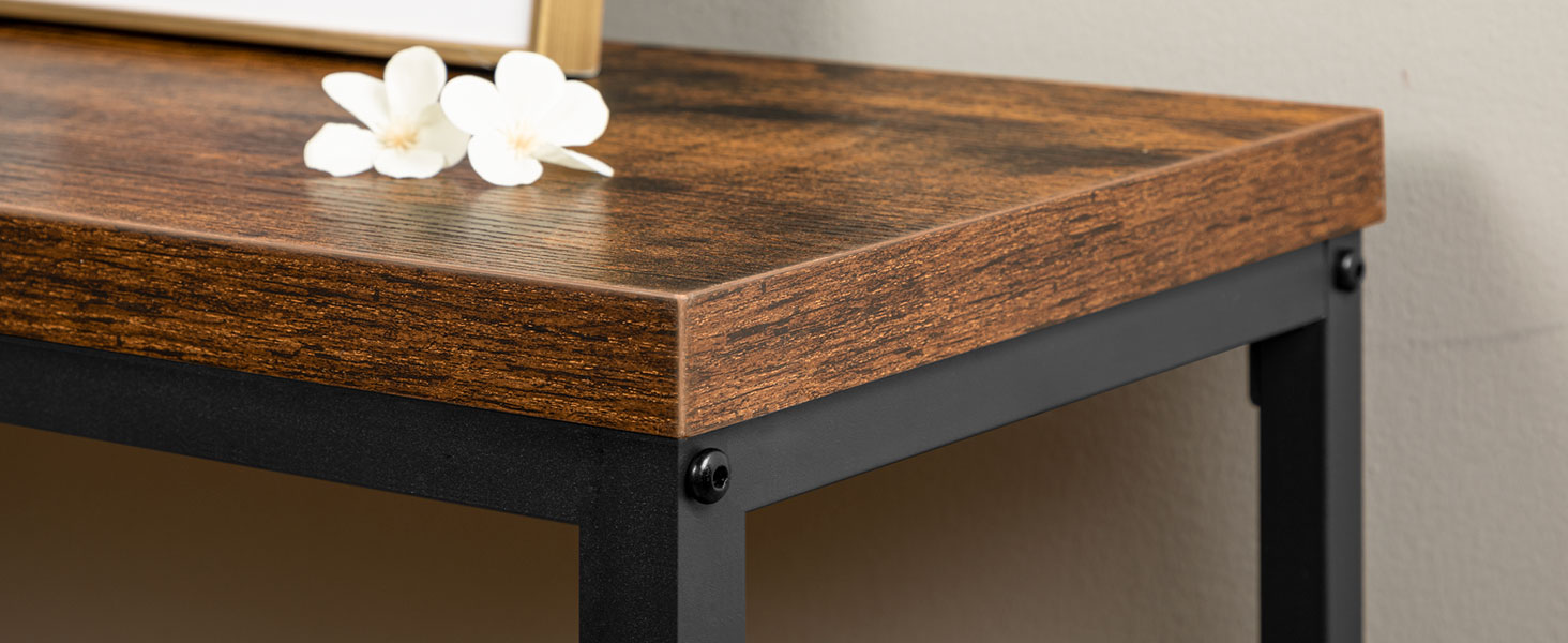 tábla consóil le 2 asraonta cumhachta agus 2 Calafoirt USB, Tábla iontrála fada breise le stáisiún muirir, Tábla tolg caol taobh thiar de tholg, halla, seomra suí, donn tuaithe