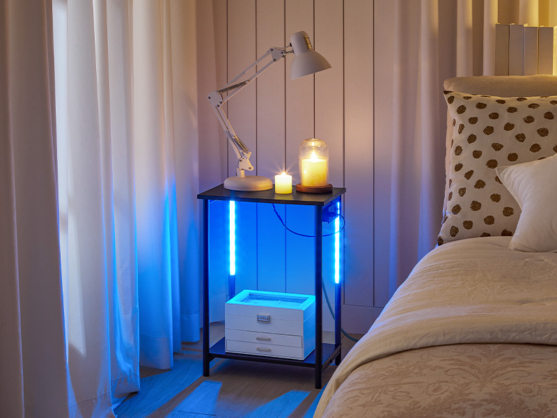 nachtkastje met laadstation