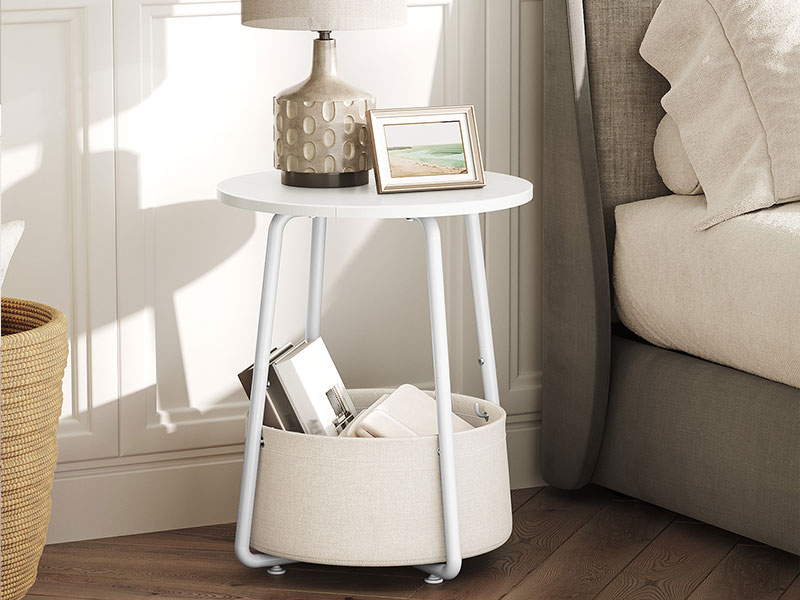 طاولة جانبية بيضاء