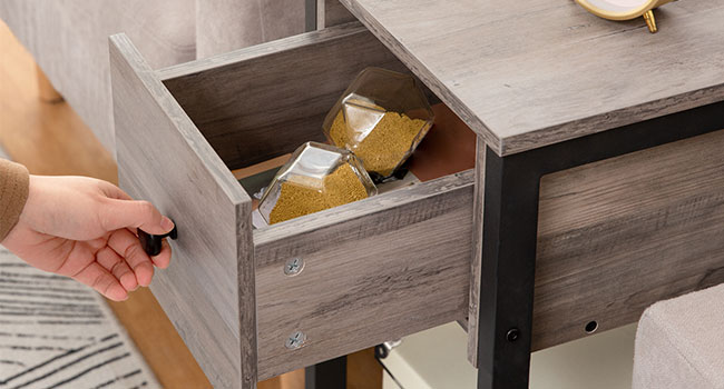 úzky koncový stôl pre malé priestory