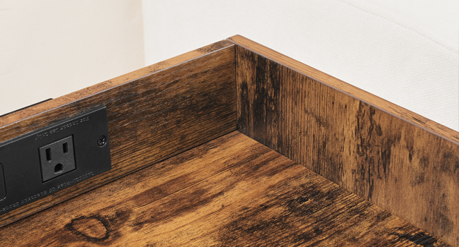 منضدة مع محطة شحن