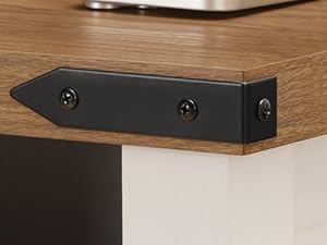 طاولة نهاية مع محطة شحن