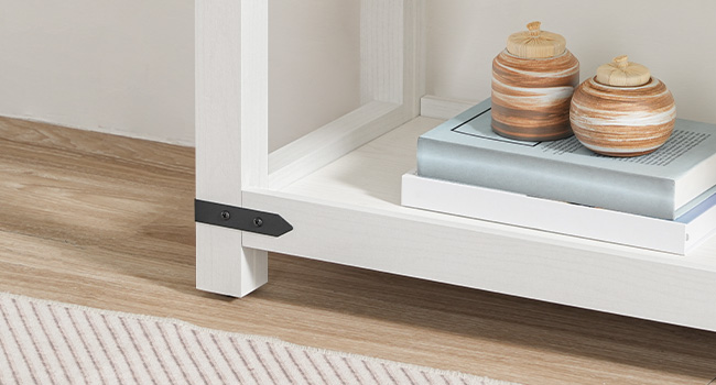 46" parasztház bejárati asztal tárolóval, Keskeny konzolasztal nyitott polcokkal és 2 szekrény, kanapéasztal csúszó istálló ajtókkal, a folyosóra, nappali, Fehér és dió