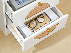 طاولة نهاية مع محطة شحن