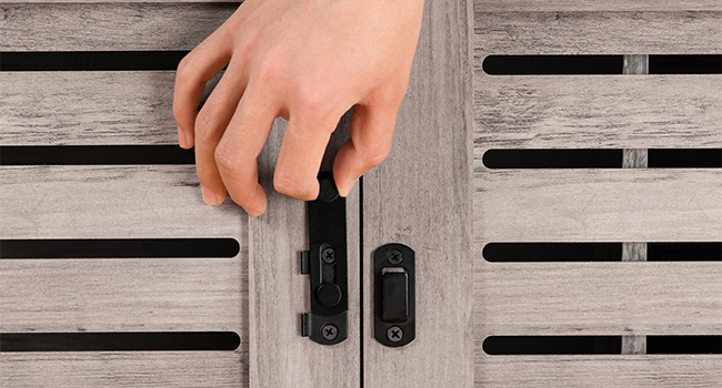 skříňka na kočičí krabice, Skrytý nábytek na krabici s odpadkem s podložkou závěrky a kočičí hlavou, vstup do kočky může být vlevo nebo vpravo, Kočičí toarota zapadla většinu krabice na odpadky, šedá