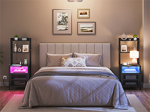 Nachttisch mit Ladestation