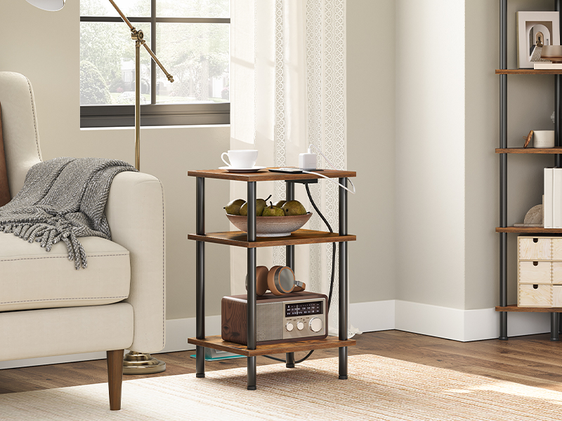 Päätytaulukko latausasemalla, pitkä sivupöytä, 3-kerros pinottava yöpöytä, 23.2 tuumaa vakaa päätypöytä pienelle tilalle makuuhuoneessa, olohuone, teollisuustyyli, maalaismainen ruskea