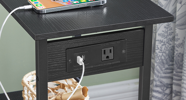 endebord med ladestasjon, smalt sidebord med skuff- og USB -porter & strømuttak, nattbords nattbord for små mellomrom, soverom, stue, svart