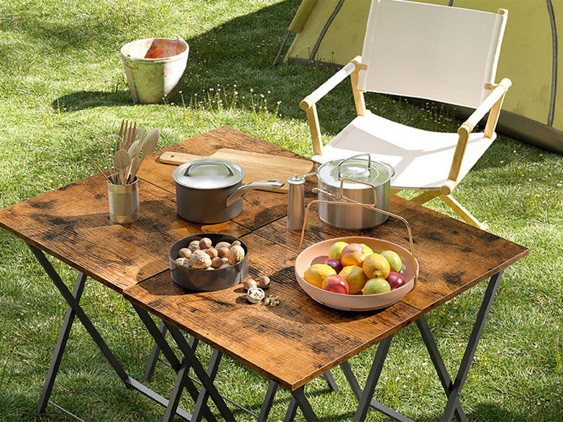 insieme di 4 tavolino