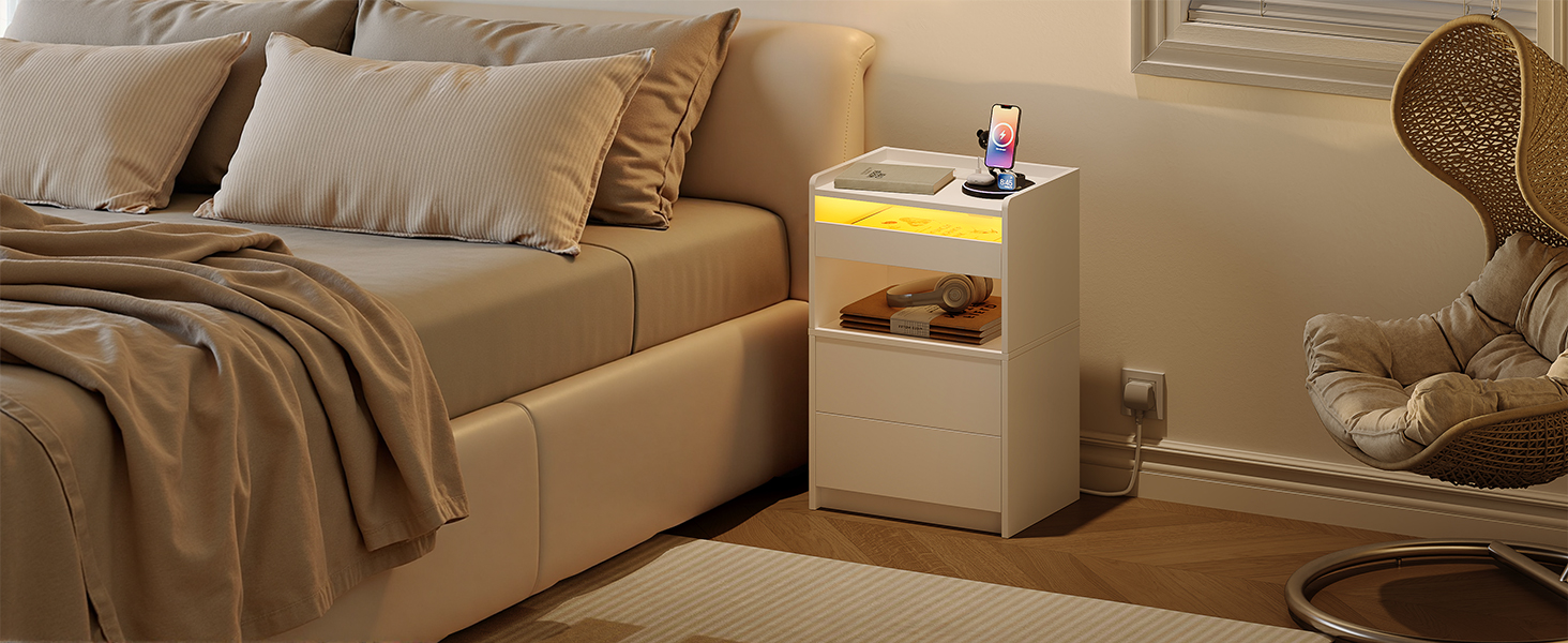 Valkoinen sängyn pöytä latausasemalla, Päätytaulukko, jossa on 20-värinen LED-valo, Yöpsät 1 Vaihtovirta, 2 USB-portit, 3 Makuuhuoneen laatikot, Olohuone, Opiskelu, Kotitoimisto