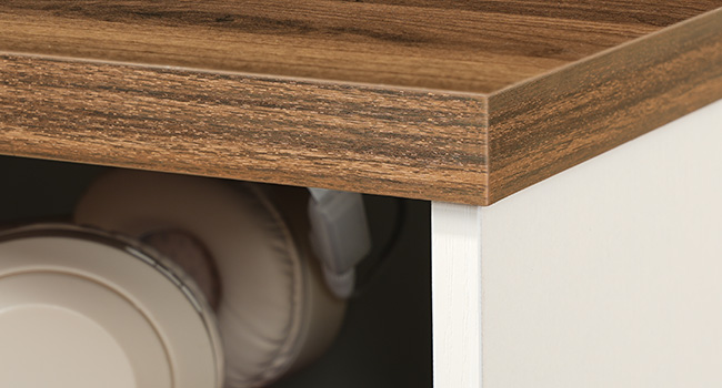 Nachttisch mit Ladestation