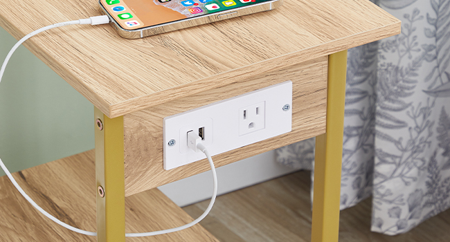 Stolik końcowy ze stacją ładującą, Wąski stolik boczny z szufladą i portami USB & Gniazdka elektryczne, Stoliki nocne z szafką nocną do małych pomieszczeń, Sypialnia, Salon, Biały dąb i złoto