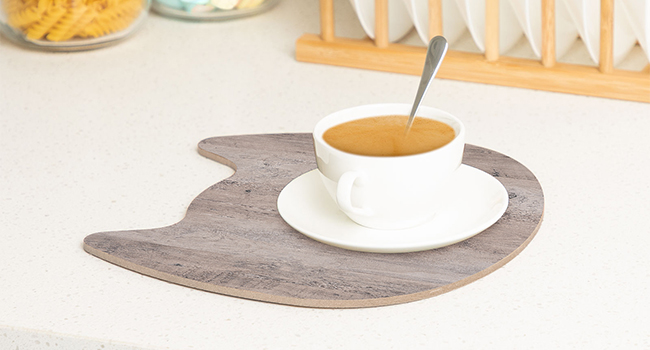 skříňka na kočičí krabice, Skrytý nábytek na krabici s odpadkem s podložkou závěrky a kočičí hlavou, vstup do kočky může být vlevo nebo vpravo, Kočičí toarota zapadla většinu krabice na odpadky, šedá