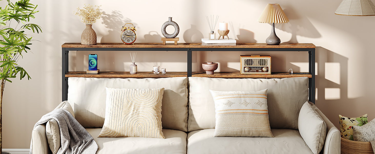 derrière la table du canapé