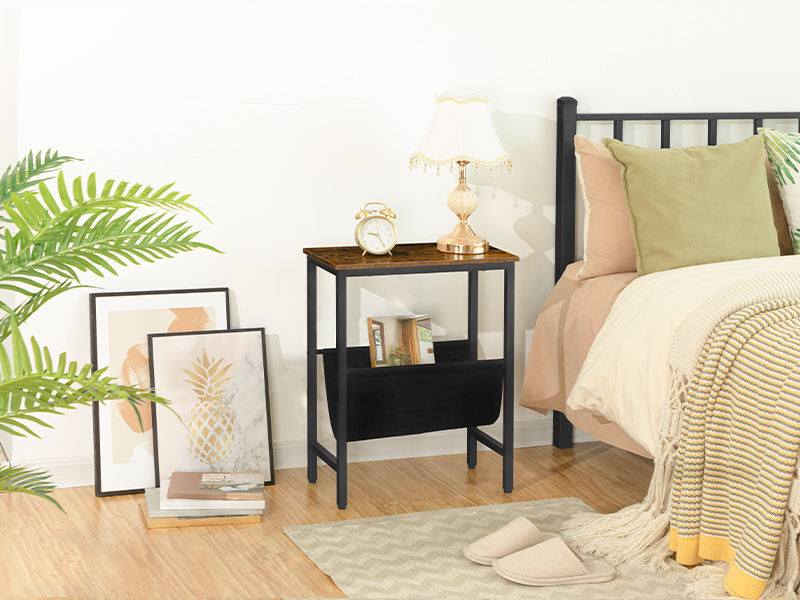 schmaler Lampentisch, Beistelltisch für kleine Räume, Schlanker Nachttisch mit Magazinhalter, Moderner dünner Sofa -Tisch, Breite Nachttisch, Snack -Couchtisch, rustikalbraun und schwarz