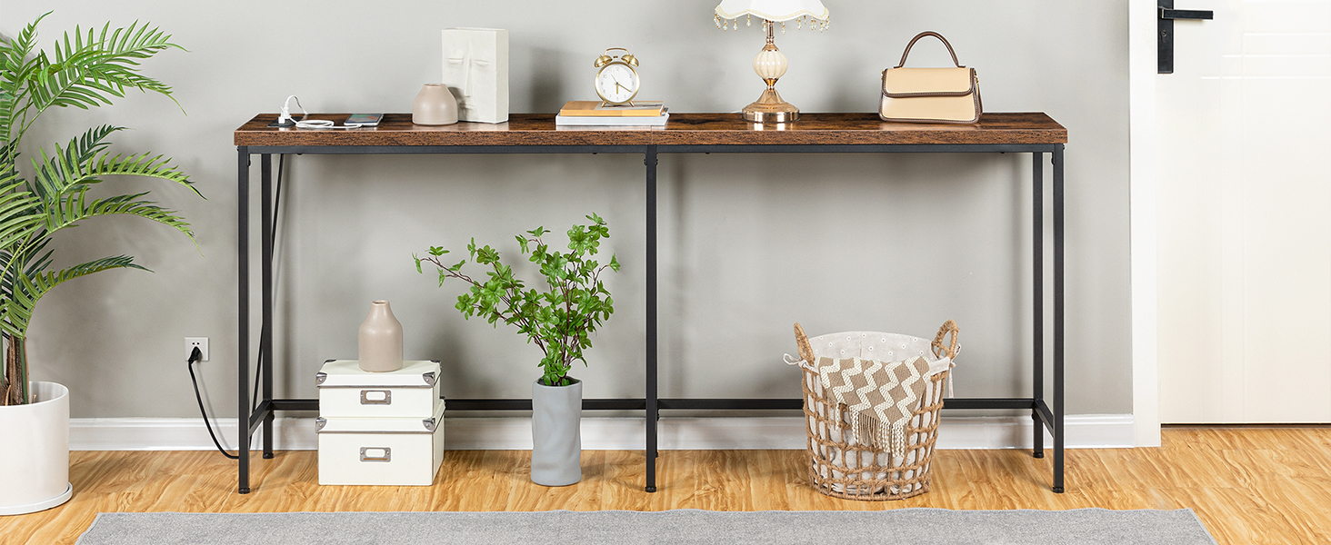 tábla consóil le 2 asraonta cumhachta agus 2 Calafoirt USB, Tábla iontrála fada breise le stáisiún muirir, Tábla tolg caol taobh thiar de tholg, halla, seomra suí, donn tuaithe