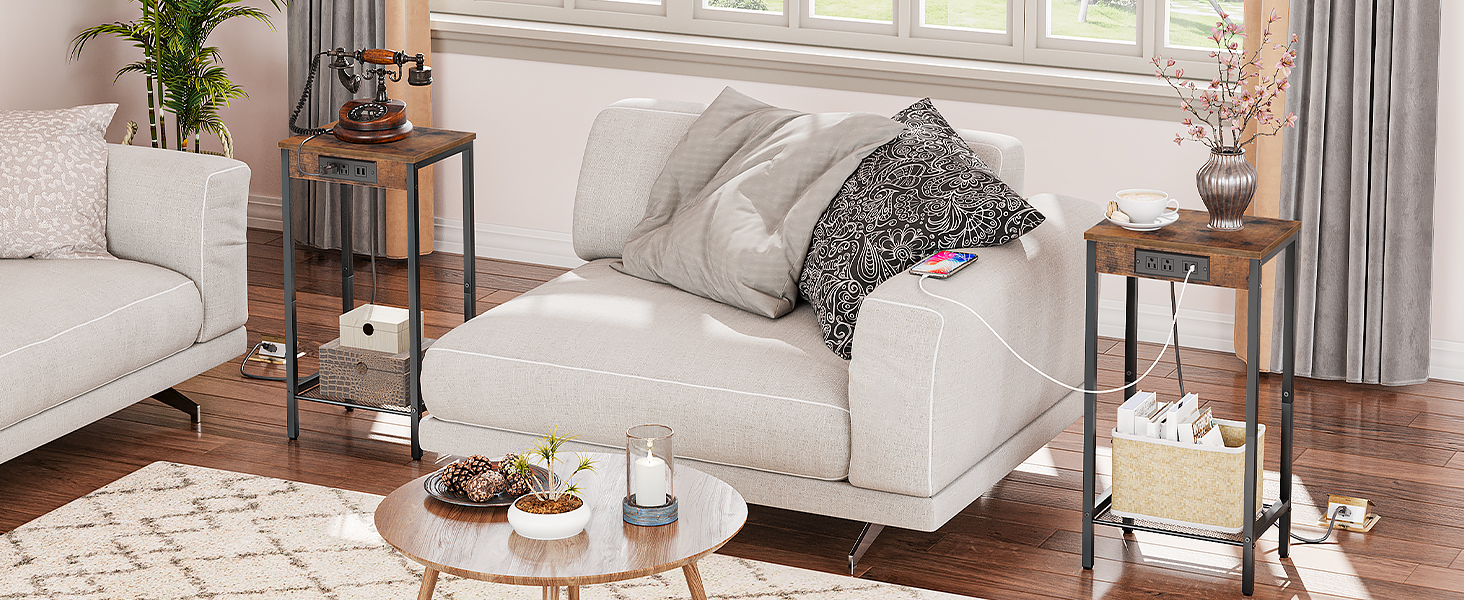 Sivupöytä latausasemalla, Puhelinpöytä korkealla verkkosyllyllä, Kapea sänkypöytä, jossa pistorasia olohuoneeseen, Makuuhuone, Vintage ruskea ja musta