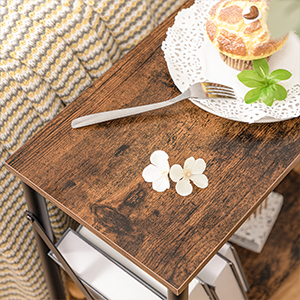 طاولة جانبية ضيقة