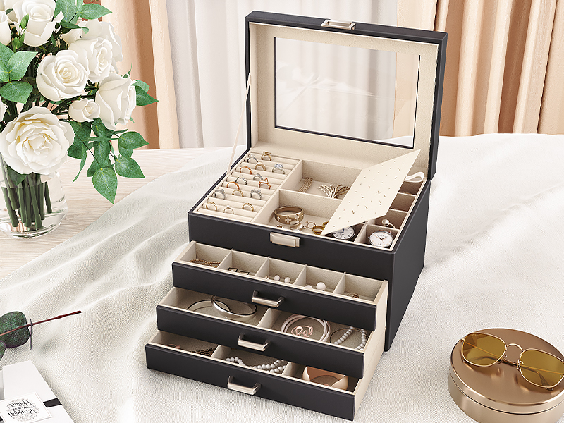 pudełko biżuterii ze szklaną pokrywką